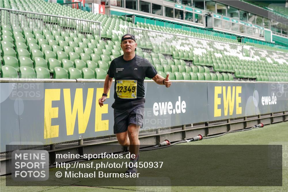 13.09.2026 - 21. swb-Marathon Bremen Michael Burmester http://msf.ph/oto/10450937 13.09.2026 10:31:15 Laufen im Stadion 10141, 10146, 10174, 10193, 10222, 10227, 10233, 10255, 10281, 10284, 10304, 10339, 10359, 10392, 10448, 10452, 10471, 10478, 10479, 10503, 10515, 10529, 10540, 10543, 10555, 10577, 10579, 10588, 10589, 10608, 10610, 10626, 10631, 10641, 10652, 10684, 10685, 10703, 10704, 10708, 10714, 10725, 10757, 10764, 10765, 10780, 10808, 10821, 10822, 10837, 10838, 10862, 10863, 10884, 10886, 10887, 10906, 10984, 11002, 11038, 11350, 11379 meine-sportfotos.de