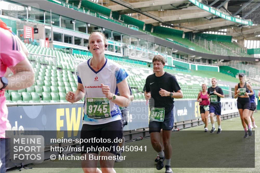 13.09.2026 - 21. swb-Marathon Bremen Michael Burmester http://msf.ph/oto/10450941 13.09.2026 13:09:32 Laufen im Stadion 164, 383, 391, 448, 532, 549, 551, 563, 625, 813, 869, 884, 898, 1025, 1072, 1124, 1150, 1180, 1285, 1289, 1398, 1559, 1688, 1855, 1867, 1880, 1899, 2041, 2208, 2229, 2232, 2243, 2268, 2380, 2413, 2429, 2441, 2467, 2471, 2525, 2530, 2553, 2573, 2594, 2635, 2692, 2714, 2717, 2727, 2785, 2823, 2841, 2897, 2920, 2930, 2931, 2941, 3032, 3063, 3086, 3291, 3316, 3327, 3333, 3398, 3437, 3707, 3769, 109 meine-sportfotos.de