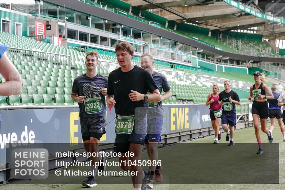 13.09.2026 - 21. swb-Marathon Bremen Michael Burmester http://msf.ph/oto/10450986 13.09.2026 13:09:32 Laufen im Stadion 164, 383, 391, 448, 532, 549, 551, 563, 625, 813, 869, 884, 898, 1025, 1072, 1124, 1150, 1180, 1285, 1289, 1398, 1559, 1688, 1855, 1867, 1880, 1899, 2041, 2208, 2229, 2232, 2243, 2268, 2380, 2413, 2429, 2441, 2467, 2471, 2525, 2530, 2553, 2573, 2594, 2635, 2692, 2714, 2717, 2727, 2785, 2823, 2841, 2897, 2920, 2930, 2931, 2941, 3032, 3063, 3086, 3291, 3316, 3327, 3333, 3398, 3437, 3707, 3769, 109 meine-sportfotos.de
