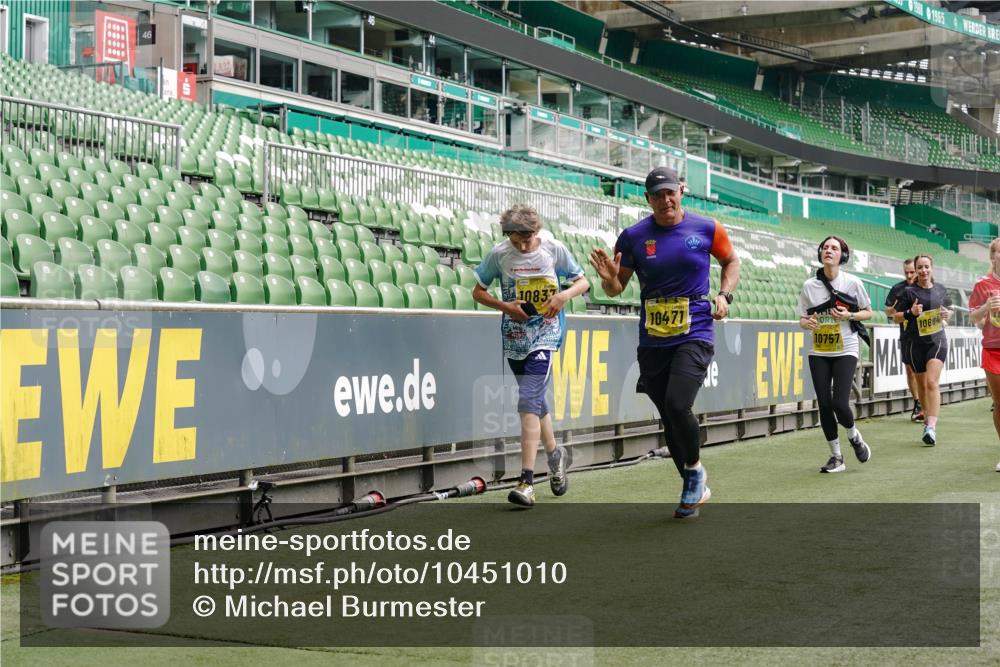 13.09.2026 - 21. swb-Marathon Bremen Michael Burmester http://msf.ph/oto/10451010 13.09.2026 10:31:17 Laufen im Stadion 10141, 10146, 10174, 10193, 10222, 10227, 10233, 10255, 10281, 10284, 10304, 10339, 10359, 10392, 10443, 10448, 10452, 10471, 10478, 10479, 10503, 10515, 10529, 10540, 10543, 10555, 10577, 10579, 10588, 10589, 10608, 10610, 10626, 10631, 10641, 10652, 10684, 10685, 10703, 10704, 10708, 10714, 10725, 10757, 10764, 10765, 10780, 10808, 10821, 10822, 10837, 10838, 10862, 10863, 10884, 10886, 10887, 10906, 10984, 11002, 11038, 11350, 11379 meine-sportfotos.de
