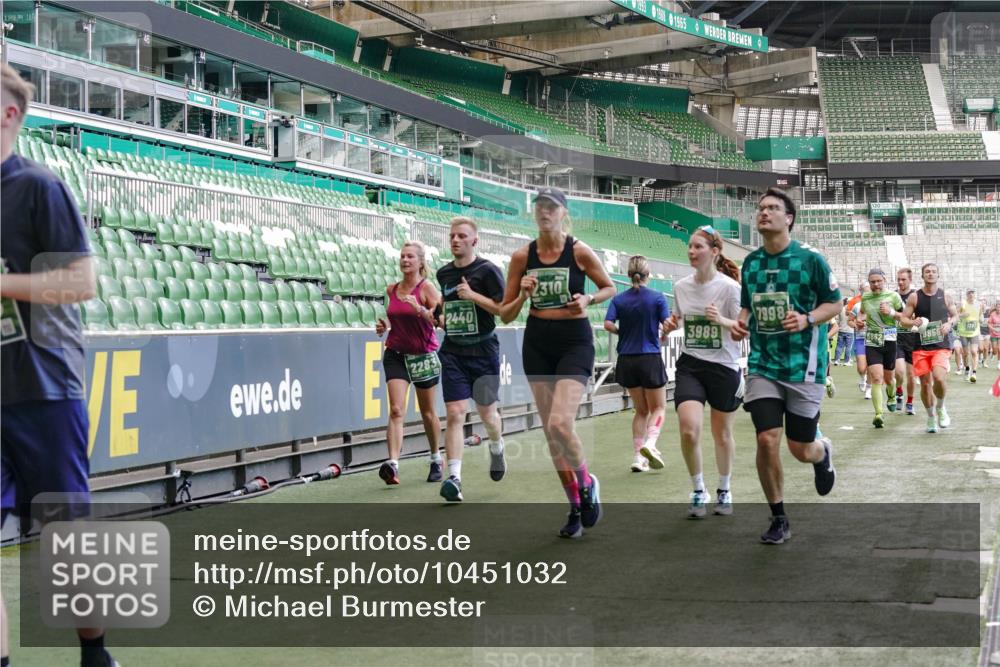 13.09.2026 - 21. swb-Marathon Bremen Michael Burmester http://msf.ph/oto/10451032 13.09.2026 13:09:33 Laufen im Stadion 164, 383, 391, 448, 532, 549, 551, 563, 625, 813, 869, 884, 898, 1025, 1072, 1124, 1150, 1180, 1285, 1289, 1398, 1559, 1688, 1855, 1867, 1880, 1899, 2041, 2208, 2229, 2232, 2243, 2268, 2380, 2413, 2429, 2441, 2467, 2471, 2525, 2530, 2553, 2573, 2594, 2635, 2692, 2714, 2717, 2727, 2785, 2823, 2841, 2897, 2920, 2930, 2931, 2941, 3032, 3063, 3086, 3291, 3316, 3327, 3333, 3398, 3437, 3707, 3769, 109 meine-sportfotos.de