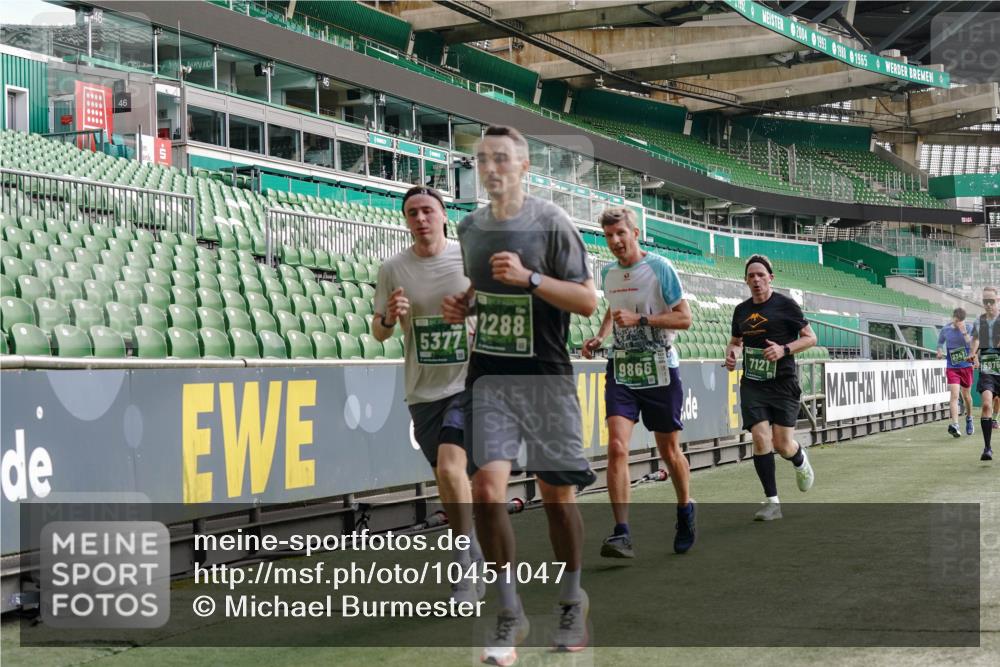 13.09.2026 - 21. swb-Marathon Bremen Michael Burmester http://msf.ph/oto/10451047 13.09.2026 12:49:30 Laufen im Stadion 382, 469, 524, 572, 663, 670, 779, 826, 889, 899, 1349, 1513, 1517, 1605, 1723, 1748, 1872, 1925, 2052, 2287, 2288, 2291, 2347, 2360, 2605, 2750, 2844, 2909, 3043, 3110, 3127, 3197, 3276, 3330, 3625, 3647, 3910, 3973, 4033, 4082, 4247, 4384, 4712, 4732, 4743, 4852, 4898, 4990, 5111, 5377, 5383, 5424, 5517, 5570, 5585, 5594, 5636, 5648, 6058, 6267, 6652, 6692, 6842, 6906, 6951, 7064, 7109, 7115, 7121, 7399, 7636, 7803, 7876, 8706, 8877, 8973, 8981, 9010, 9035, 9429 meine-sportfotos.de