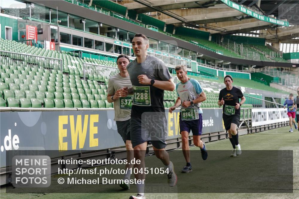 13.09.2026 - 21. swb-Marathon Bremen Michael Burmester http://msf.ph/oto/10451054 13.09.2026 12:49:30 Laufen im Stadion 382, 469, 524, 572, 663, 670, 779, 826, 889, 899, 1349, 1513, 1517, 1605, 1723, 1748, 1872, 1925, 2052, 2287, 2288, 2291, 2347, 2360, 2605, 2750, 2844, 2909, 3043, 3110, 3127, 3197, 3276, 3330, 3625, 3647, 3910, 3973, 4033, 4082, 4247, 4384, 4712, 4732, 4743, 4852, 4898, 4990, 5111, 5377, 5383, 5424, 5517, 5570, 5585, 5594, 5636, 5648, 6058, 6267, 6652, 6692, 6842, 6906, 6951, 7064, 7109, 7115, 7121, 7399, 7636, 7803, 7876, 8706, 8877, 8973, 8981, 9010, 9035, 9429 meine-sportfotos.de