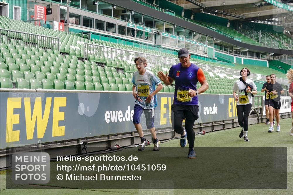 13.09.2026 - 21. swb-Marathon Bremen Michael Burmester http://msf.ph/oto/10451059 13.09.2026 10:31:18 Laufen im Stadion 10141, 10146, 10174, 10193, 10222, 10227, 10233, 10255, 10281, 10284, 10304, 10339, 10359, 10392, 10443, 10448, 10452, 10471, 10478, 10479, 10503, 10515, 10529, 10540, 10543, 10555, 10577, 10579, 10588, 10589, 10608, 10610, 10626, 10631, 10641, 10646, 10652, 10684, 10685, 10703, 10704, 10708, 10714, 10725, 10757, 10764, 10765, 10780, 10808, 10821, 10822, 10837, 10838, 10862, 10863, 10884, 10886, 10887, 10906, 10984, 11002, 11038, 11350, 11379 meine-sportfotos.de