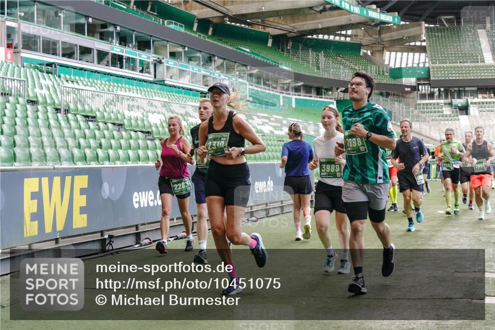 13.09.2026 - 21. swb-Marathon Bremen Michael Burmester http://msf.ph/oto/10451075 13.09.2026 13:09:34 Laufen im Stadion 164, 383, 391, 448, 532, 549, 551, 563, 625, 813, 869, 884, 898, 1025, 1072, 1124, 1150, 1180, 1289, 1398, 1559, 1688, 1855, 1867, 1880, 1899, 2041, 2208, 2229, 2232, 2243, 2268, 2380, 2413, 2429, 2441, 2467, 2471, 2525, 2530, 2553, 2573, 2594, 2635, 2692, 2714, 2717, 2727, 2785, 2823, 2841, 2897, 2920, 2930, 2931, 2941, 3032, 3063, 3086, 3291, 3316, 3327, 3333, 3398, 3437, 3707, 3769, 109 meine-sportfotos.de
