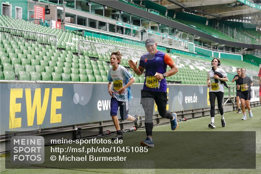 13.09.2026 - 21. swb-Marathon Bremen Michael Burmester http://msf.ph/oto/10451085 13.09.2026 10:31:18 Laufen im Stadion 10141, 10146, 10174, 10193, 10222, 10227, 10233, 10255, 10281, 10284, 10304, 10339, 10359, 10392, 10443, 10448, 10452, 10471, 10478, 10479, 10503, 10515, 10529, 10540, 10543, 10555, 10577, 10579, 10588, 10589, 10608, 10610, 10626, 10631, 10641, 10646, 10652, 10684, 10685, 10703, 10704, 10708, 10714, 10725, 10757, 10764, 10765, 10780, 10808, 10821, 10822, 10837, 10838, 10862, 10863, 10884, 10886, 10887, 10906, 10984, 11002, 11038, 11350, 11379 meine-sportfotos.de