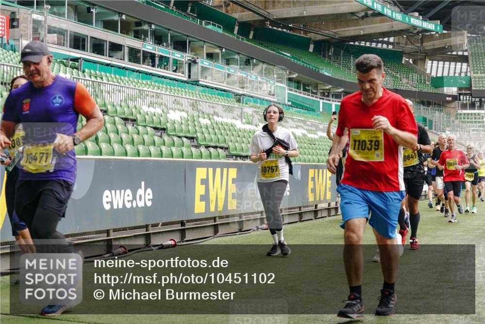 13.09.2026 - 21. swb-Marathon Bremen Michael Burmester http://msf.ph/oto/10451102 13.09.2026 10:31:19 Laufen im Stadion 10141, 10146, 10174, 10193, 10222, 10227, 10233, 10255, 10281, 10284, 10304, 10339, 10359, 10392, 10443, 10448, 10452, 10471, 10478, 10479, 10503, 10515, 10529, 10540, 10543, 10555, 10577, 10579, 10588, 10589, 10608, 10610, 10626, 10631, 10641, 10646, 10652, 10684, 10685, 10703, 10704, 10708, 10714, 10725, 10757, 10765, 10780, 10808, 10821, 10822, 10837, 10838, 10862, 10863, 10884, 10886, 10887, 10906, 10984, 11002, 11038, 11350, 11379 meine-sportfotos.de