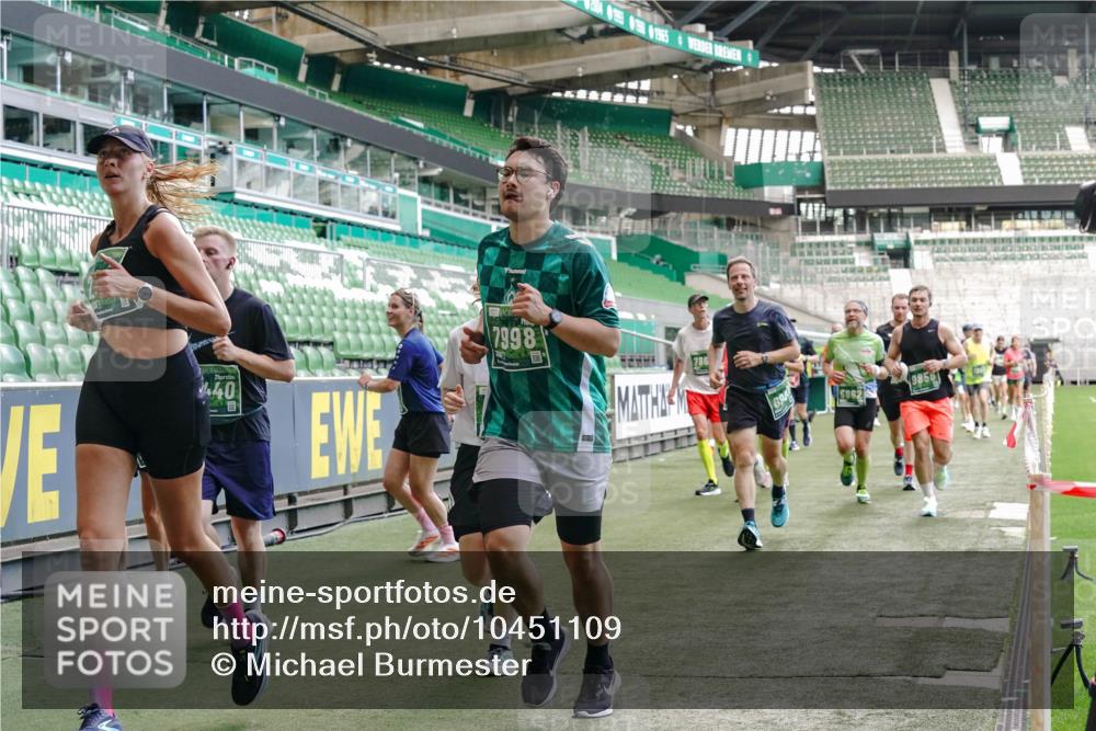 13.09.2026 - 21. swb-Marathon Bremen Michael Burmester http://msf.ph/oto/10451109 13.09.2026 13:09:35 Laufen im Stadion 164, 383, 391, 448, 532, 549, 551, 563, 625, 813, 869, 884, 898, 1025, 1072, 1124, 1150, 1180, 1289, 1398, 1559, 1688, 1855, 1867, 1880, 1899, 2041, 2208, 2229, 2232, 2243, 2268, 2380, 2413, 2429, 2441, 2467, 2471, 2525, 2530, 2553, 2573, 2594, 2635, 2692, 2714, 2717, 2727, 2785, 2823, 2841, 2897, 2920, 2930, 2931, 2941, 3032, 3063, 3086, 3122, 3291, 3316, 3327, 3333, 3398, 3437, 3707, 3769, 109 meine-sportfotos.de