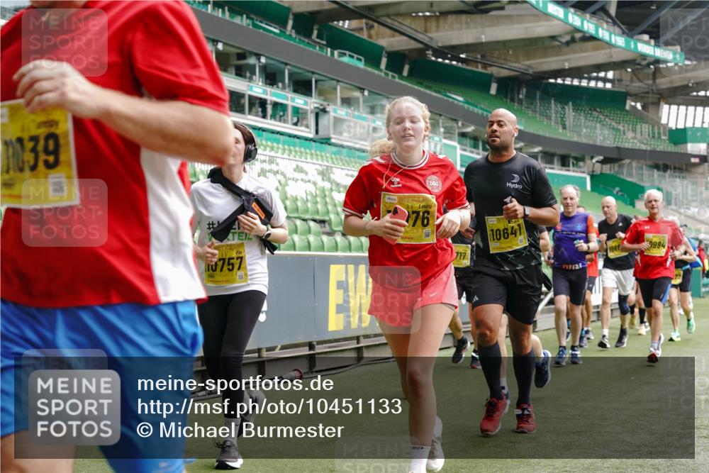 13.09.2026 - 21. swb-Marathon Bremen Michael Burmester http://msf.ph/oto/10451133 13.09.2026 10:31:20 Laufen im Stadion 10141, 10146, 10174, 10193, 10222, 10227, 10233, 10255, 10281, 10284, 10304, 10339, 10359, 10392, 10443, 10448, 10452, 10471, 10478, 10479, 10503, 10515, 10529, 10540, 10543, 10555, 10577, 10579, 10588, 10589, 10608, 10610, 10626, 10631, 10641, 10646, 10652, 10684, 10685, 10703, 10704, 10708, 10714, 10725, 10757, 10765, 10780, 10808, 10821, 10822, 10837, 10838, 10862, 10863, 10884, 10886, 10887, 10906, 10984, 11002, 11038, 11350, 11379 meine-sportfotos.de