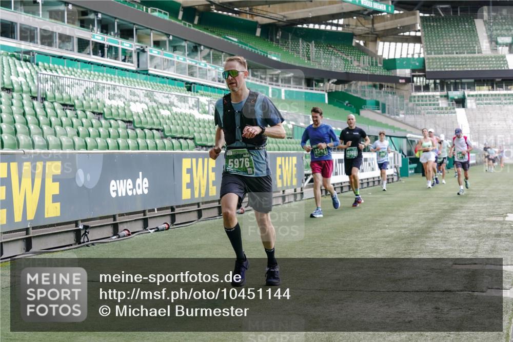 13.09.2026 - 21. swb-Marathon Bremen Michael Burmester http://msf.ph/oto/10451144 13.09.2026 12:49:34 Laufen im Stadion 382, 469, 524, 572, 663, 670, 779, 826, 899, 1349, 1513, 1517, 1605, 1723, 1748, 1872, 1925, 2052, 2287, 2288, 2291, 2347, 2360, 2605, 2750, 2844, 2909, 3043, 3110, 3127, 3197, 3276, 3330, 3625, 3647, 3973, 4033, 4082, 4247, 4384, 4712, 4732, 4743, 4852, 4898, 4990, 5111, 5377, 5383, 5424, 5517, 5570, 5585, 5594, 5636, 5648, 6267, 6652, 6692, 6842, 6906, 6951, 7064, 7109, 7115, 7121, 7399, 7636, 7876, 8706, 8877, 8973, 8981, 9035, 9429 meine-sportfotos.de