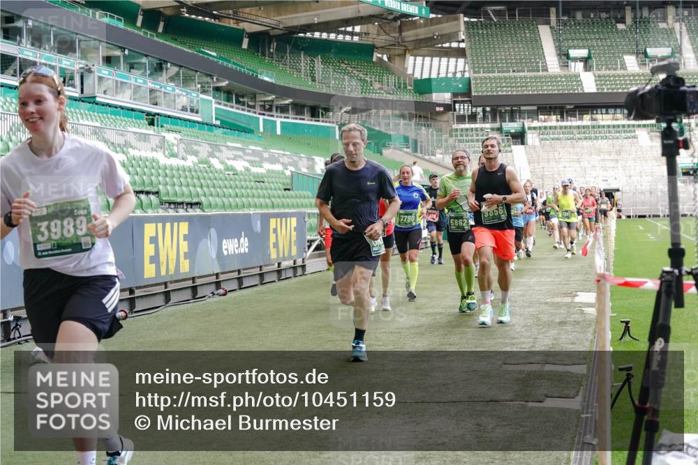 13.09.2026 - 21. swb-Marathon Bremen Michael Burmester http://msf.ph/oto/10451159 13.09.2026 13:09:36 Laufen im Stadion 164, 383, 391, 448, 532, 549, 563, 625, 813, 869, 884, 898, 1025, 1072, 1124, 1150, 1180, 1289, 1398, 1559, 1688, 1855, 1867, 1880, 1899, 2041, 2202, 2208, 2229, 2232, 2243, 2268, 2380, 2413, 2429, 2441, 2467, 2471, 2525, 2530, 2553, 2573, 2594, 2635, 2692, 2714, 2717, 2727, 2785, 2823, 2841, 2897, 2920, 2930, 2931, 2941, 3032, 3063, 3086, 3089, 3122, 3291, 3316, 3327, 3333, 3398, 3437, 3707, 3769, 109 meine-sportfotos.de