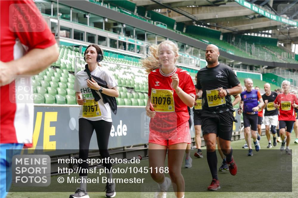 13.09.2026 - 21. swb-Marathon Bremen Michael Burmester http://msf.ph/oto/10451168 13.09.2026 10:31:21 Laufen im Stadion 10141, 10146, 10174, 10193, 10222, 10227, 10233, 10255, 10281, 10284, 10304, 10339, 10359, 10392, 10443, 10448, 10452, 10471, 10478, 10479, 10503, 10515, 10529, 10540, 10543, 10555, 10577, 10579, 10588, 10589, 10608, 10610, 10626, 10631, 10641, 10646, 10652, 10684, 10685, 10703, 10704, 10708, 10714, 10725, 10757, 10765, 10780, 10808, 10821, 10822, 10837, 10838, 10862, 10863, 10884, 10886, 10887, 10906, 10984, 11002, 11038, 11350, 11379 meine-sportfotos.de
