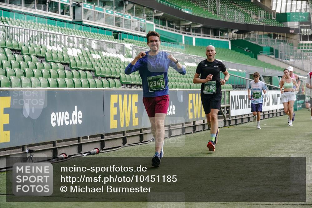13.09.2026 - 21. swb-Marathon Bremen Michael Burmester http://msf.ph/oto/10451185 13.09.2026 12:49:35 Laufen im Stadion 382, 469, 524, 572, 663, 670, 779, 826, 899, 1349, 1513, 1517, 1605, 1723, 1748, 1872, 1925, 2052, 2287, 2288, 2291, 2347, 2360, 2605, 2750, 2844, 2909, 3043, 3110, 3127, 3197, 3276, 3330, 3625, 3647, 3973, 4033, 4082, 4247, 4384, 4732, 4743, 4852, 4898, 4990, 5111, 5377, 5383, 5424, 5517, 5570, 5585, 5594, 5636, 5648, 6267, 6652, 6692, 6842, 6906, 6951, 7064, 7109, 7115, 7121, 7636, 7876, 8877, 8973, 8981, 9035, 9429 meine-sportfotos.de