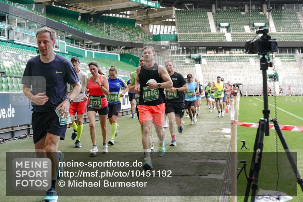 13.09.2026 - 21. swb-Marathon Bremen Michael Burmester http://msf.ph/oto/10451192 13.09.2026 13:09:38 Laufen im Stadion 164, 383, 391, 448, 532, 549, 563, 625, 813, 869, 884, 898, 1025, 1072, 1124, 1150, 1180, 1289, 1398, 1559, 1855, 1867, 1880, 1899, 2041, 2202, 2208, 2229, 2232, 2243, 2268, 2339, 2380, 2413, 2429, 2441, 2467, 2471, 2525, 2530, 2553, 2573, 2594, 2635, 2682, 2692, 2714, 2717, 2727, 2785, 2823, 2841, 2897, 2920, 2930, 2931, 2941, 3032, 3063, 3086, 3089, 3122, 3291, 3316, 3327, 3333, 3398, 3437, 3707, 3769, 109 meine-sportfotos.de