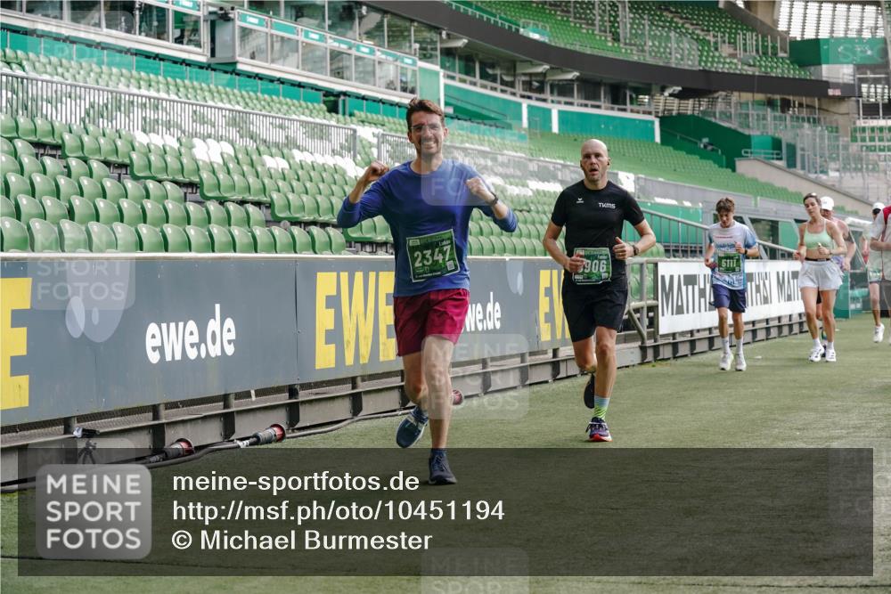 13.09.2026 - 21. swb-Marathon Bremen Michael Burmester http://msf.ph/oto/10451194 13.09.2026 12:49:36 Laufen im Stadion 382, 469, 524, 572, 663, 670, 779, 826, 899, 1349, 1513, 1517, 1605, 1723, 1748, 1872, 1925, 2052, 2130, 2287, 2288, 2291, 2347, 2360, 2605, 2750, 2844, 2909, 3043, 3110, 3127, 3197, 3276, 3330, 3625, 3647, 3973, 4033, 4082, 4247, 4384, 4732, 4743, 4852, 4898, 4990, 5111, 5377, 5383, 5424, 5517, 5570, 5585, 5594, 5636, 5648, 6267, 6652, 6692, 6842, 6906, 6951, 7064, 7109, 7115, 7121, 7636, 7876, 8877, 8973, 8981, 9035, 9429 meine-sportfotos.de