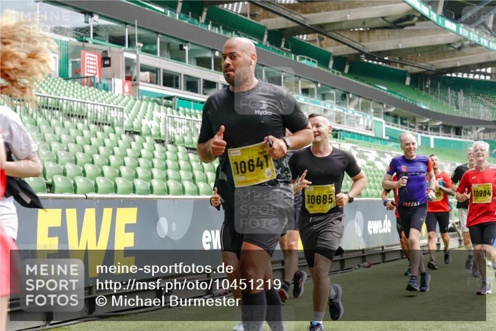 13.09.2026 - 21. swb-Marathon Bremen Michael Burmester http://msf.ph/oto/10451219 13.09.2026 10:31:22 Laufen im Stadion 10141, 10146, 10174, 10193, 10222, 10227, 10233, 10246, 10255, 10281, 10284, 10304, 10339, 10359, 10392, 10443, 10448, 10452, 10471, 10478, 10479, 10503, 10515, 10529, 10540, 10543, 10555, 10577, 10579, 10588, 10589, 10608, 10610, 10626, 10631, 10641, 10646, 10652, 10684, 10685, 10703, 10704, 10708, 10714, 10725, 10757, 10765, 10780, 10808, 10821, 10822, 10837, 10838, 10862, 10863, 10884, 10886, 10887, 10906, 10984, 11002, 11038, 11350, 11379 meine-sportfotos.de