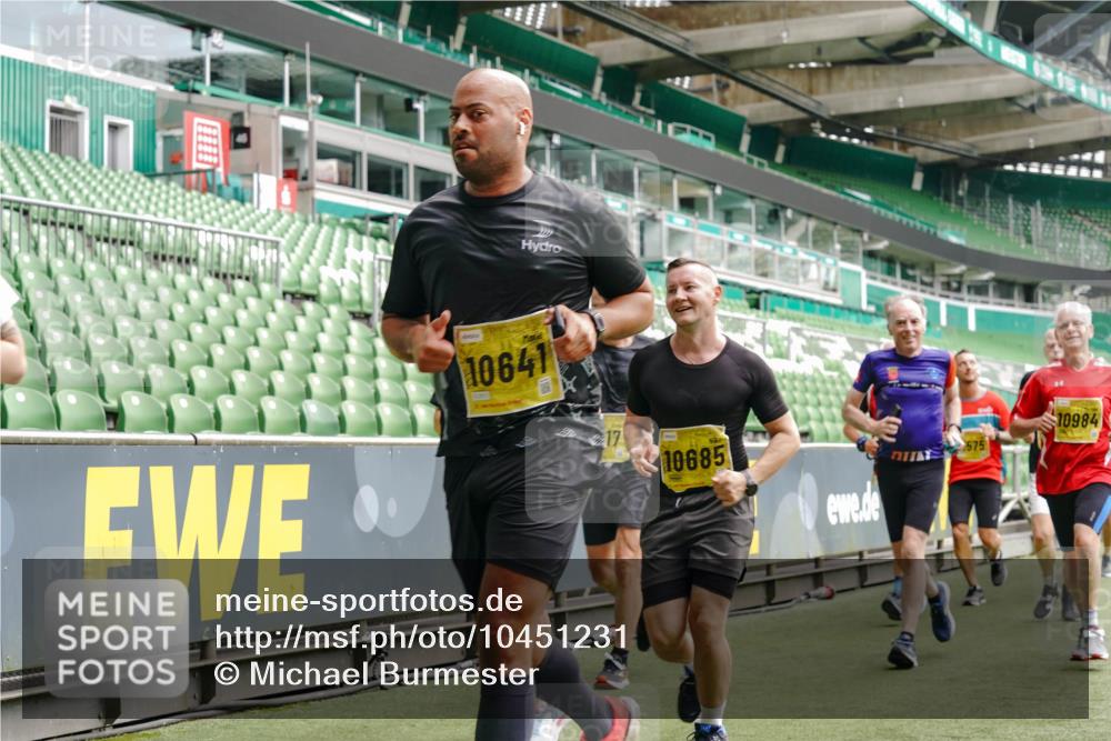 13.09.2026 - 21. swb-Marathon Bremen Michael Burmester http://msf.ph/oto/10451231 13.09.2026 10:31:22 Laufen im Stadion 10141, 10146, 10174, 10193, 10222, 10227, 10233, 10246, 10255, 10281, 10284, 10304, 10339, 10359, 10392, 10443, 10448, 10452, 10471, 10478, 10479, 10503, 10515, 10529, 10540, 10543, 10555, 10577, 10579, 10588, 10589, 10608, 10610, 10626, 10631, 10641, 10646, 10652, 10684, 10685, 10703, 10704, 10708, 10714, 10725, 10757, 10765, 10780, 10808, 10821, 10822, 10837, 10838, 10862, 10863, 10884, 10886, 10887, 10906, 10984, 11002, 11038, 11350, 11379 meine-sportfotos.de