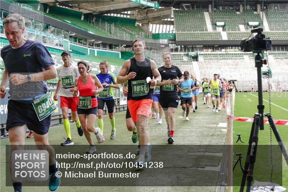 13.09.2026 - 21. swb-Marathon Bremen Michael Burmester http://msf.ph/oto/10451238 13.09.2026 13:09:38 Laufen im Stadion 164, 383, 391, 448, 532, 549, 563, 625, 813, 869, 884, 898, 1025, 1072, 1124, 1150, 1180, 1289, 1398, 1559, 1855, 1867, 1880, 1899, 2041, 2202, 2208, 2229, 2232, 2243, 2268, 2339, 2380, 2413, 2429, 2441, 2467, 2471, 2525, 2530, 2553, 2573, 2594, 2635, 2682, 2692, 2714, 2717, 2727, 2785, 2823, 2841, 2897, 2920, 2930, 2931, 2941, 3032, 3063, 3086, 3089, 3122, 3291, 3316, 3327, 3333, 3398, 3437, 3707, 3769, 109 meine-sportfotos.de