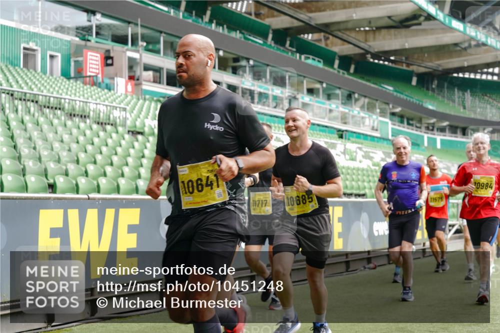 13.09.2026 - 21. swb-Marathon Bremen Michael Burmester http://msf.ph/oto/10451248 13.09.2026 10:31:22 Laufen im Stadion 10141, 10146, 10174, 10193, 10222, 10227, 10233, 10246, 10255, 10281, 10284, 10304, 10339, 10359, 10392, 10443, 10448, 10452, 10471, 10478, 10479, 10503, 10515, 10529, 10540, 10543, 10555, 10577, 10579, 10588, 10589, 10608, 10610, 10626, 10631, 10641, 10646, 10652, 10684, 10685, 10703, 10704, 10708, 10714, 10725, 10757, 10765, 10780, 10808, 10821, 10822, 10837, 10838, 10862, 10863, 10884, 10886, 10887, 10906, 10984, 11002, 11038, 11350, 11379 meine-sportfotos.de