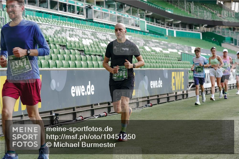 13.09.2026 - 21. swb-Marathon Bremen Michael Burmester http://msf.ph/oto/10451250 13.09.2026 12:49:37 Laufen im Stadion 382, 469, 524, 572, 663, 670, 779, 826, 899, 1349, 1513, 1517, 1605, 1723, 1748, 1872, 1925, 2052, 2130, 2287, 2288, 2291, 2347, 2360, 2605, 2750, 2844, 2909, 3043, 3110, 3127, 3197, 3276, 3330, 3625, 3647, 3973, 4033, 4082, 4247, 4384, 4732, 4743, 4852, 4898, 4990, 5111, 5314, 5377, 5383, 5424, 5517, 5570, 5585, 5594, 5636, 5648, 6267, 6652, 6692, 6842, 6906, 6951, 7064, 7109, 7115, 7121, 7636, 7876, 8877, 8973, 8981, 9035, 9429 meine-sportfotos.de