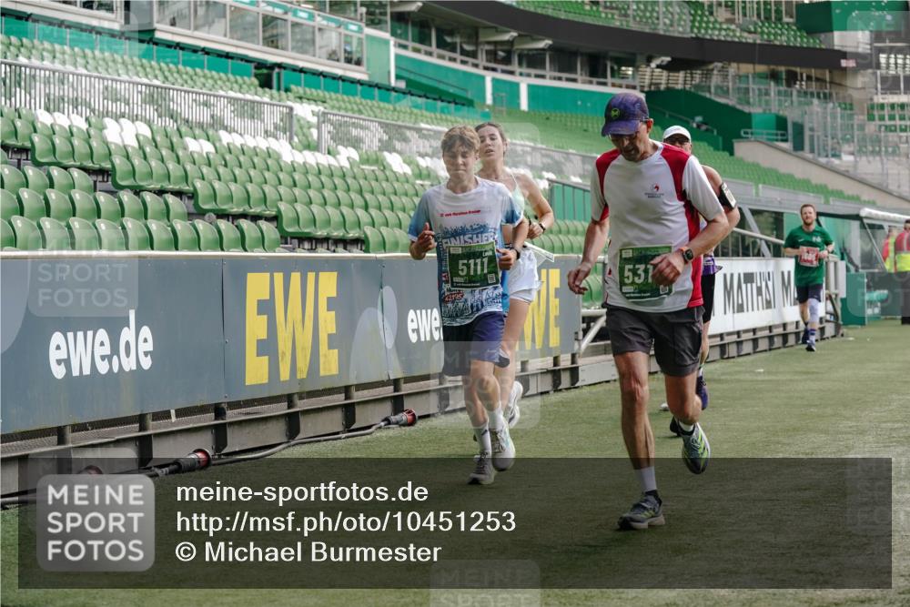 13.09.2026 - 21. swb-Marathon Bremen Michael Burmester http://msf.ph/oto/10451253 13.09.2026 12:49:39 Laufen im Stadion 382, 469, 524, 572, 663, 670, 779, 826, 899, 1349, 1513, 1517, 1605, 1723, 1748, 1925, 2052, 2130, 2287, 2288, 2291, 2347, 2360, 2605, 2750, 2844, 2909, 3043, 3110, 3127, 3197, 3276, 3330, 3625, 3647, 3973, 4033, 4082, 4247, 4384, 4732, 4743, 4852, 4898, 4990, 5111, 5314, 5377, 5383, 5424, 5517, 5570, 5585, 5594, 5620, 5636, 5648, 6267, 6652, 6668, 6692, 6842, 6906, 6951, 7064, 7109, 7115, 7121, 7636, 7876, 8877, 8973, 9035, 9429 meine-sportfotos.de