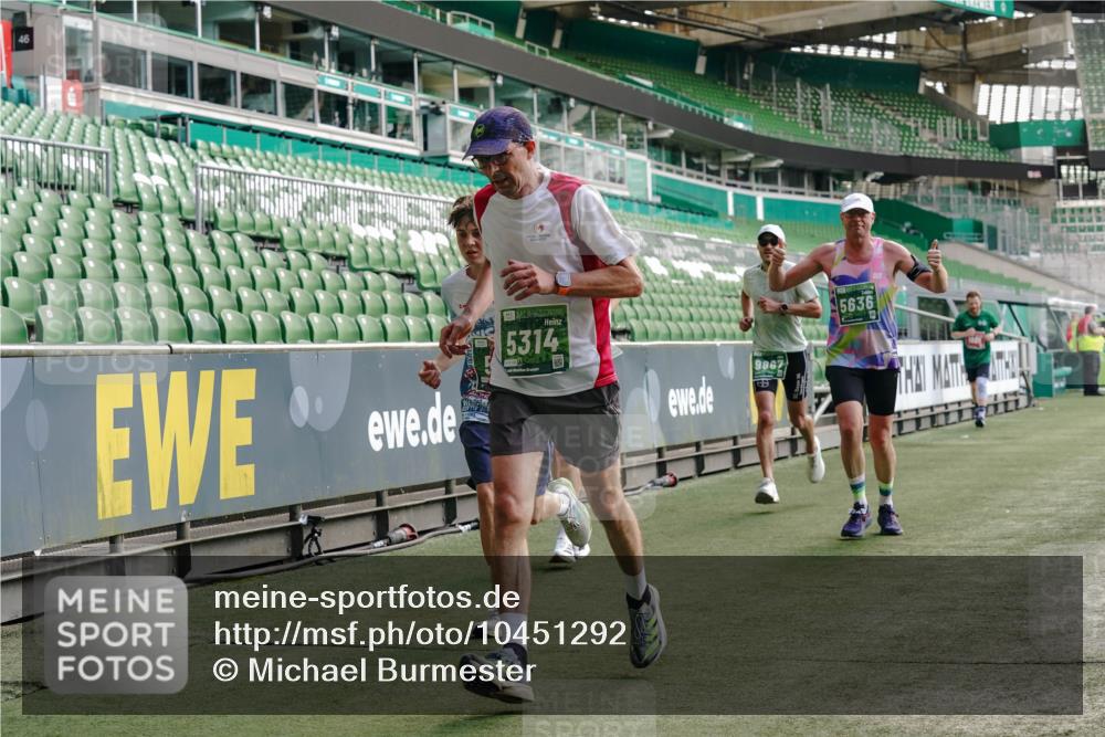13.09.2026 - 21. swb-Marathon Bremen Michael Burmester http://msf.ph/oto/10451292 13.09.2026 12:49:40 Laufen im Stadion 382, 469, 524, 572, 663, 670, 779, 826, 899, 1349, 1513, 1517, 1605, 1723, 1748, 1925, 2052, 2130, 2287, 2288, 2291, 2347, 2360, 2605, 2750, 2844, 2909, 3043, 3110, 3127, 3197, 3276, 3330, 3625, 3647, 3973, 4033, 4082, 4247, 4384, 4732, 4743, 4852, 4898, 4990, 5111, 5314, 5377, 5383, 5424, 5517, 5570, 5585, 5594, 5620, 5636, 5648, 6267, 6652, 6668, 6692, 6842, 6901, 6906, 6951, 7064, 7109, 7115, 7121, 7636, 7876, 8877, 8973, 9035, 9429 meine-sportfotos.de