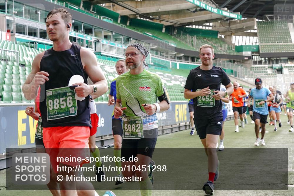 13.09.2026 - 21. swb-Marathon Bremen Michael Burmester http://msf.ph/oto/10451298 13.09.2026 13:09:39 Laufen im Stadion 164, 383, 391, 448, 532, 549, 563, 625, 813, 869, 884, 898, 1025, 1072, 1124, 1150, 1180, 1289, 1398, 1559, 1855, 1867, 1880, 1899, 2041, 2202, 2208, 2229, 2232, 2243, 2268, 2339, 2380, 2413, 2429, 2441, 2467, 2471, 2525, 2530, 2553, 2573, 2594, 2635, 2682, 2692, 2714, 2717, 2727, 2785, 2823, 2841, 2897, 2920, 2930, 2931, 2941, 3032, 3063, 3086, 3089, 3122, 3291, 3316, 3327, 3333, 3398, 3437, 3707, 3769, 109 meine-sportfotos.de