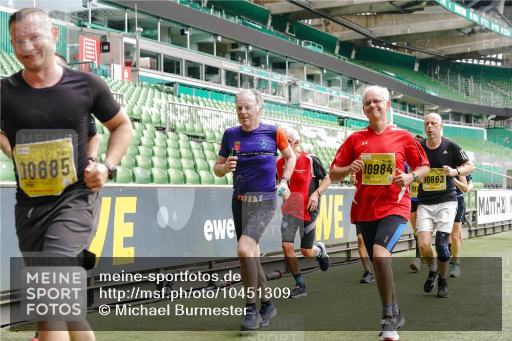 13.09.2026 - 21. swb-Marathon Bremen Michael Burmester http://msf.ph/oto/10451309 13.09.2026 10:31:23 Laufen im Stadion 10141, 10146, 10174, 10193, 10222, 10227, 10233, 10246, 10255, 10281, 10284, 10304, 10339, 10359, 10392, 10443, 10448, 10452, 10471, 10478, 10479, 10503, 10515, 10529, 10540, 10543, 10555, 10577, 10579, 10588, 10589, 10608, 10610, 10626, 10631, 10641, 10646, 10652, 10684, 10685, 10703, 10704, 10708, 10714, 10725, 10757, 10765, 10780, 10808, 10821, 10822, 10837, 10838, 10862, 10863, 10884, 10886, 10887, 10906, 10984, 11002, 11038, 11350, 11379 meine-sportfotos.de