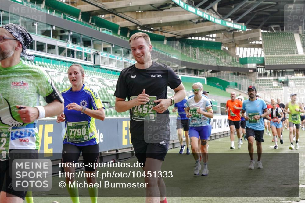 13.09.2026 - 21. swb-Marathon Bremen Michael Burmester http://msf.ph/oto/10451333 13.09.2026 13:09:40 Laufen im Stadion 164, 383, 391, 448, 532, 549, 563, 625, 813, 869, 884, 898, 1025, 1072, 1124, 1150, 1180, 1289, 1398, 1559, 1855, 1867, 1880, 1899, 2041, 2202, 2208, 2229, 2232, 2243, 2268, 2339, 2380, 2413, 2429, 2441, 2467, 2471, 2525, 2530, 2553, 2573, 2594, 2635, 2682, 2692, 2714, 2717, 2727, 2785, 2823, 2841, 2897, 2920, 2930, 2931, 2941, 3032, 3063, 3086, 3089, 3122, 3291, 3316, 3327, 3333, 3398, 3410, 3437, 3707, 3769, 109 meine-sportfotos.de
