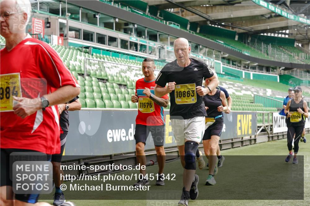 13.09.2026 - 21. swb-Marathon Bremen Michael Burmester http://msf.ph/oto/10451342 13.09.2026 10:31:24 Laufen im Stadion 10141, 10146, 10174, 10193, 10222, 10227, 10233, 10246, 10255, 10281, 10284, 10304, 10339, 10359, 10392, 10443, 10448, 10452, 10471, 10478, 10479, 10503, 10515, 10529, 10540, 10543, 10555, 10577, 10579, 10588, 10589, 10608, 10610, 10626, 10631, 10641, 10646, 10652, 10684, 10685, 10703, 10704, 10708, 10714, 10725, 10757, 10765, 10780, 10808, 10821, 10822, 10837, 10838, 10862, 10863, 10884, 10886, 10887, 10906, 10984, 11002, 11038, 11350, 11379 meine-sportfotos.de