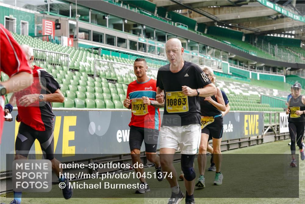 13.09.2026 - 21. swb-Marathon Bremen Michael Burmester http://msf.ph/oto/10451374 13.09.2026 10:31:25 Laufen im Stadion 10141, 10146, 10174, 10193, 10222, 10227, 10233, 10246, 10255, 10281, 10284, 10304, 10339, 10359, 10392, 10443, 10448, 10452, 10471, 10478, 10479, 10503, 10515, 10529, 10540, 10543, 10555, 10577, 10579, 10588, 10589, 10608, 10610, 10626, 10631, 10641, 10646, 10652, 10684, 10685, 10703, 10704, 10708, 10714, 10725, 10757, 10765, 10780, 10808, 10821, 10822, 10837, 10838, 10862, 10863, 10884, 10886, 10887, 10906, 10984, 11002, 11038, 11350, 11379 meine-sportfotos.de