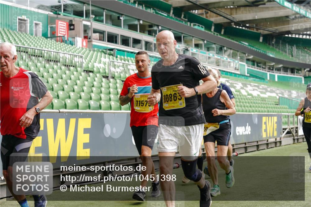13.09.2026 - 21. swb-Marathon Bremen Michael Burmester http://msf.ph/oto/10451398 13.09.2026 10:31:25 Laufen im Stadion 10141, 10146, 10174, 10193, 10222, 10227, 10233, 10246, 10255, 10281, 10284, 10304, 10339, 10359, 10392, 10443, 10448, 10452, 10471, 10478, 10479, 10503, 10515, 10529, 10540, 10543, 10555, 10577, 10579, 10588, 10589, 10608, 10610, 10626, 10631, 10641, 10646, 10652, 10684, 10685, 10703, 10704, 10708, 10714, 10725, 10757, 10765, 10780, 10808, 10821, 10822, 10837, 10838, 10862, 10863, 10884, 10886, 10887, 10906, 10984, 11002, 11038, 11350, 11379 meine-sportfotos.de