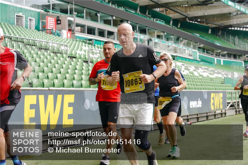 13.09.2026 - 21. swb-Marathon Bremen Michael Burmester http://msf.ph/oto/10451416 13.09.2026 10:31:25 Laufen im Stadion 10141, 10146, 10174, 10193, 10222, 10227, 10233, 10246, 10255, 10281, 10284, 10304, 10339, 10359, 10392, 10443, 10448, 10452, 10471, 10478, 10479, 10503, 10515, 10529, 10540, 10543, 10555, 10577, 10579, 10588, 10589, 10608, 10610, 10626, 10631, 10641, 10646, 10652, 10684, 10685, 10703, 10704, 10708, 10714, 10725, 10757, 10765, 10780, 10808, 10821, 10822, 10837, 10838, 10862, 10863, 10884, 10886, 10887, 10906, 10984, 11002, 11038, 11350, 11379 meine-sportfotos.de