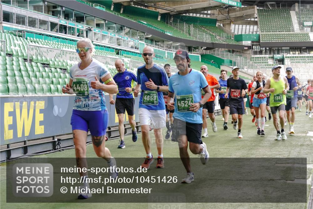 13.09.2026 - 21. swb-Marathon Bremen Michael Burmester http://msf.ph/oto/10451426 13.09.2026 13:09:42 Laufen im Stadion 164, 383, 391, 448, 532, 549, 563, 625, 813, 869, 898, 1025, 1072, 1124, 1150, 1180, 1289, 1398, 1559, 1855, 1867, 1880, 1894, 1899, 2041, 2202, 2208, 2229, 2232, 2243, 2268, 2284, 2339, 2380, 2413, 2429, 2441, 2467, 2471, 2525, 2530, 2553, 2573, 2594, 2635, 2682, 2692, 2714, 2717, 2727, 2785, 2823, 2841, 2897, 2920, 2930, 2931, 2932, 2941, 3032, 3063, 3086, 3089, 3122, 3291, 3316, 3327, 3333, 3398, 3410, 3437, 3707, 3769, 109 meine-sportfotos.de