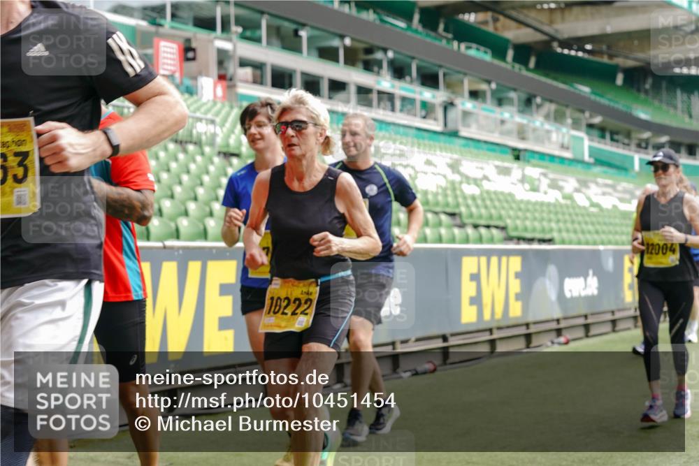 13.09.2026 - 21. swb-Marathon Bremen Michael Burmester http://msf.ph/oto/10451454 13.09.2026 10:31:26 Laufen im Stadion 10141, 10146, 10174, 10193, 10222, 10227, 10233, 10246, 10255, 10281, 10284, 10304, 10339, 10359, 10392, 10443, 10448, 10471, 10478, 10479, 10503, 10515, 10518, 10529, 10540, 10543, 10555, 10577, 10579, 10588, 10589, 10608, 10610, 10626, 10631, 10641, 10646, 10652, 10684, 10685, 10703, 10704, 10708, 10714, 10725, 10757, 10765, 10780, 10808, 10821, 10822, 10837, 10838, 10862, 10863, 10884, 10886, 10887, 10906, 10984, 11002, 11038, 11350, 11379 meine-sportfotos.de