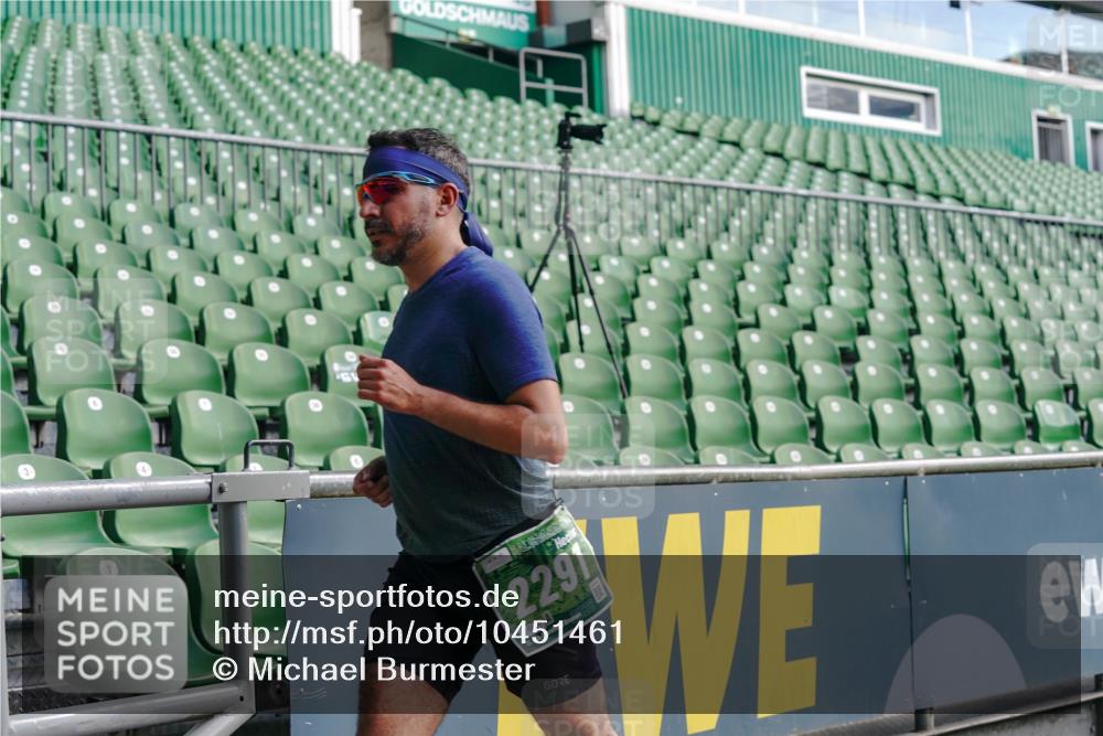 13.09.2026 - 21. swb-Marathon Bremen Michael Burmester http://msf.ph/oto/10451461 13.09.2026 12:50:01 Laufen im Stadion 469, 524, 572, 663, 670, 779, 826, 899, 1513, 1517, 1605, 1723, 1748, 1998, 2052, 2130, 2287, 2288, 2291, 2295, 2347, 2360, 2444, 2750, 2909, 3043, 3197, 3276, 3330, 3625, 3647, 3973, 4023, 4033, 4082, 4247, 4368, 4384, 4559, 4732, 4743, 4852, 4888, 4898, 4990, 5066, 5111, 5155, 5314, 5377, 5383, 5424, 5517, 5532, 5570, 5585, 5594, 5620, 5627, 5636, 5648, 6267, 6471, 6652, 6668, 6692, 6842, 6901, 6906, 7064, 7109, 7115, 7121, 7636, 7876, 9035 meine-sportfotos.de