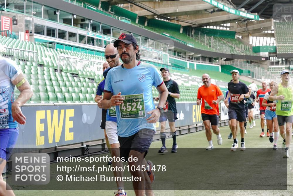 13.09.2026 - 21. swb-Marathon Bremen Michael Burmester http://msf.ph/oto/10451478 13.09.2026 13:09:43 Laufen im Stadion 164, 383, 391, 448, 532, 549, 563, 625, 813, 869, 898, 1025, 1072, 1124, 1150, 1180, 1289, 1398, 1559, 1855, 1867, 1880, 1894, 1899, 2041, 2202, 2208, 2229, 2232, 2243, 2268, 2284, 2339, 2380, 2413, 2429, 2441, 2467, 2471, 2525, 2530, 2553, 2573, 2594, 2635, 2682, 2692, 2714, 2717, 2727, 2785, 2823, 2841, 2897, 2920, 2930, 2931, 2932, 2941, 3032, 3063, 3086, 3089, 3122, 3291, 3316, 3327, 3333, 3398, 3410, 3437, 3707, 3769, 109 meine-sportfotos.de