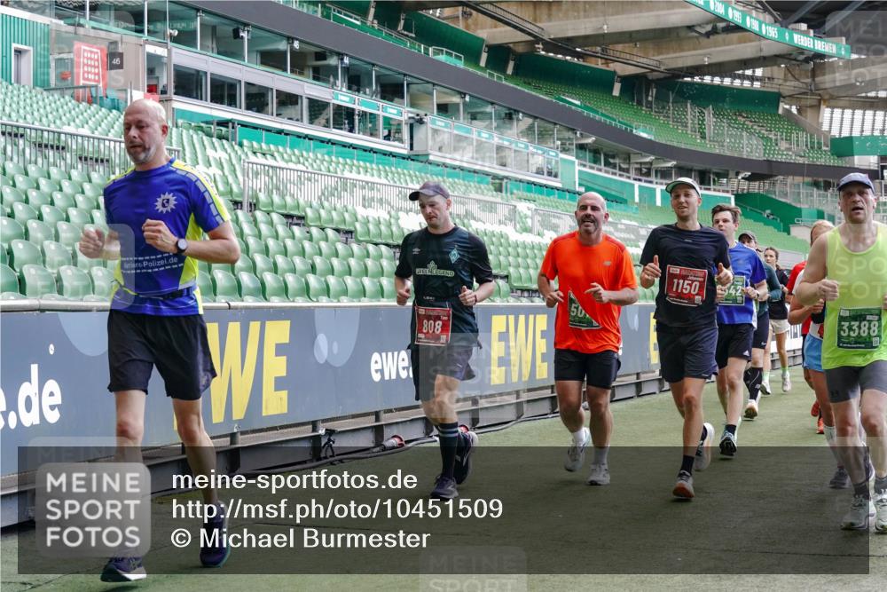 13.09.2026 - 21. swb-Marathon Bremen Michael Burmester http://msf.ph/oto/10451509 13.09.2026 13:09:44 Laufen im Stadion 164, 383, 391, 448, 532, 549, 563, 625, 813, 869, 898, 1025, 1072, 1124, 1150, 1180, 1289, 1398, 1559, 1855, 1867, 1880, 1894, 1899, 2041, 2202, 2208, 2229, 2232, 2243, 2268, 2284, 2339, 2342, 2380, 2413, 2429, 2441, 2467, 2471, 2525, 2530, 2553, 2573, 2594, 2682, 2692, 2714, 2717, 2727, 2785, 2823, 2841, 2897, 2920, 2930, 2931, 2932, 2941, 3032, 3063, 3086, 3089, 3122, 3291, 3316, 3327, 3333, 3398, 3410, 3437, 3707, 3769, 109 meine-sportfotos.de