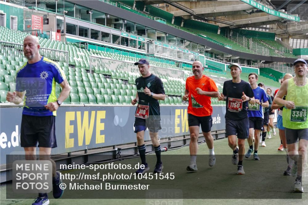 13.09.2026 - 21. swb-Marathon Bremen Michael Burmester http://msf.ph/oto/10451545 13.09.2026 13:09:44 Laufen im Stadion 164, 383, 391, 448, 532, 549, 563, 625, 813, 869, 898, 1025, 1072, 1124, 1150, 1180, 1289, 1398, 1559, 1855, 1867, 1880, 1894, 1899, 2041, 2202, 2208, 2229, 2232, 2243, 2268, 2284, 2339, 2342, 2380, 2413, 2429, 2441, 2467, 2471, 2525, 2530, 2553, 2573, 2594, 2682, 2692, 2714, 2717, 2727, 2785, 2823, 2841, 2897, 2920, 2930, 2931, 2932, 2941, 3032, 3063, 3086, 3089, 3122, 3291, 3316, 3327, 3333, 3398, 3410, 3437, 3707, 3769, 109 meine-sportfotos.de