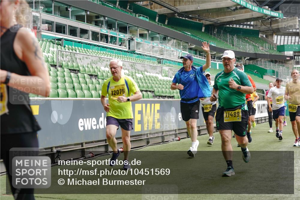 13.09.2026 - 21. swb-Marathon Bremen Michael Burmester http://msf.ph/oto/10451569 13.09.2026 10:31:28 Laufen im Stadion 10141, 10146, 10174, 10193, 10222, 10227, 10246, 10255, 10281, 10284, 10304, 10339, 10359, 10392, 10443, 10448, 10471, 10478, 10479, 10503, 10515, 10517, 10518, 10529, 10540, 10543, 10555, 10577, 10579, 10588, 10589, 10608, 10610, 10626, 10631, 10641, 10646, 10652, 10684, 10685, 10703, 10704, 10708, 10714, 10725, 10757, 10765, 10780, 10808, 10821, 10822, 10837, 10838, 10862, 10863, 10884, 10886, 10906, 10984, 11002, 11038, 11350, 11379 meine-sportfotos.de