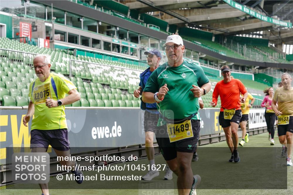 13.09.2026 - 21. swb-Marathon Bremen Michael Burmester http://msf.ph/oto/10451627 13.09.2026 10:31:29 Laufen im Stadion 10141, 10146, 10174, 10193, 10222, 10227, 10246, 10255, 10281, 10284, 10304, 10339, 10359, 10392, 10443, 10448, 10471, 10478, 10479, 10503, 10515, 10517, 10518, 10529, 10540, 10543, 10555, 10577, 10579, 10588, 10589, 10608, 10610, 10626, 10631, 10641, 10646, 10652, 10684, 10685, 10703, 10704, 10708, 10714, 10725, 10757, 10765, 10780, 10808, 10821, 10822, 10837, 10838, 10862, 10863, 10884, 10886, 10906, 10984, 11002, 11038, 11350, 11379 meine-sportfotos.de