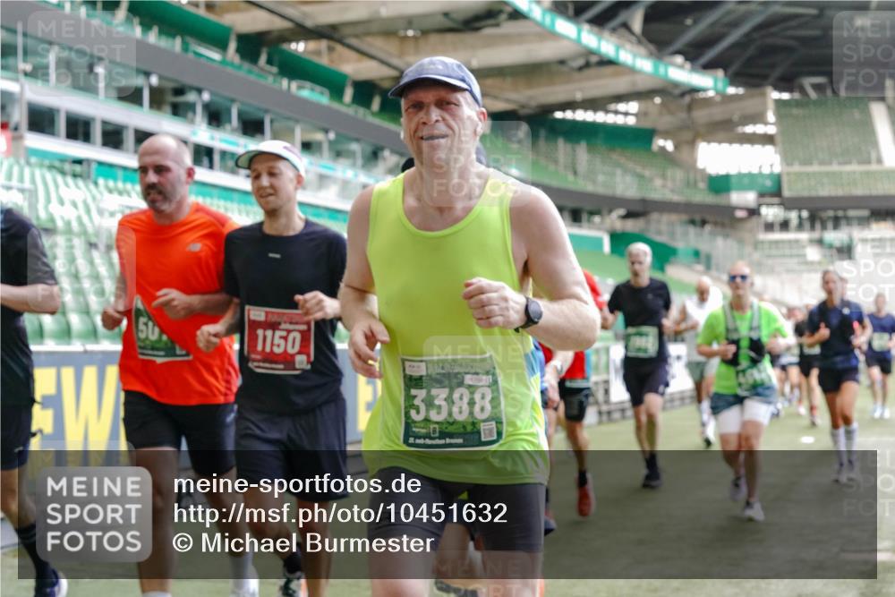 13.09.2026 - 21. swb-Marathon Bremen Michael Burmester http://msf.ph/oto/10451632 13.09.2026 13:09:46 Laufen im Stadion 164, 383, 391, 448, 532, 549, 563, 625, 813, 869, 898, 1025, 1072, 1124, 1150, 1180, 1289, 1398, 1559, 1855, 1867, 1880, 1894, 1899, 2041, 2202, 2208, 2229, 2232, 2243, 2268, 2284, 2339, 2342, 2380, 2413, 2429, 2441, 2467, 2471, 2525, 2530, 2553, 2573, 2594, 2682, 2692, 2714, 2717, 2727, 2785, 2823, 2841, 2897, 2920, 2930, 2931, 2932, 2941, 3032, 3063, 3086, 3089, 3122, 3291, 3316, 3327, 3333, 3370, 3398, 3410, 3437, 3707, 3769, 109 meine-sportfotos.de