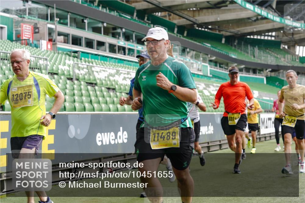 13.09.2026 - 21. swb-Marathon Bremen Michael Burmester http://msf.ph/oto/10451655 13.09.2026 10:31:29 Laufen im Stadion 10141, 10146, 10174, 10193, 10222, 10227, 10246, 10255, 10281, 10284, 10304, 10339, 10359, 10392, 10443, 10448, 10471, 10478, 10479, 10503, 10515, 10517, 10518, 10529, 10540, 10543, 10555, 10577, 10579, 10588, 10589, 10608, 10610, 10626, 10631, 10641, 10646, 10652, 10684, 10685, 10703, 10704, 10708, 10714, 10725, 10757, 10765, 10780, 10808, 10821, 10822, 10837, 10838, 10862, 10863, 10884, 10886, 10906, 10984, 11002, 11038, 11350, 11379 meine-sportfotos.de