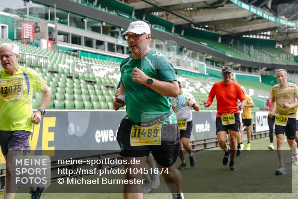 13.09.2026 - 21. swb-Marathon Bremen Michael Burmester http://msf.ph/oto/10451674 13.09.2026 10:31:29 Laufen im Stadion 10141, 10146, 10174, 10193, 10222, 10227, 10246, 10255, 10281, 10284, 10304, 10339, 10359, 10392, 10443, 10448, 10471, 10478, 10479, 10503, 10515, 10517, 10518, 10529, 10540, 10543, 10555, 10577, 10579, 10588, 10589, 10608, 10610, 10626, 10631, 10641, 10646, 10652, 10684, 10685, 10703, 10704, 10708, 10714, 10725, 10757, 10765, 10780, 10808, 10821, 10822, 10837, 10838, 10862, 10863, 10884, 10886, 10906, 10984, 11002, 11038, 11350, 11379 meine-sportfotos.de