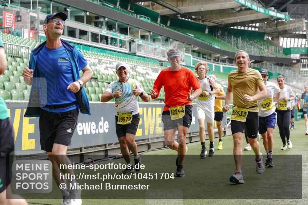 13.09.2026 - 21. swb-Marathon Bremen Michael Burmester http://msf.ph/oto/10451704 13.09.2026 10:31:30 Laufen im Stadion 10141, 10146, 10174, 10193, 10222, 10227, 10246, 10255, 10281, 10284, 10304, 10339, 10359, 10392, 10443, 10448, 10471, 10478, 10479, 10503, 10515, 10517, 10518, 10529, 10540, 10543, 10555, 10577, 10579, 10588, 10589, 10608, 10610, 10626, 10631, 10641, 10646, 10652, 10684, 10685, 10690, 10703, 10704, 10708, 10714, 10725, 10757, 10765, 10780, 10808, 10821, 10822, 10837, 10838, 10862, 10863, 10884, 10886, 10984, 11002, 11038, 11350, 11379 meine-sportfotos.de