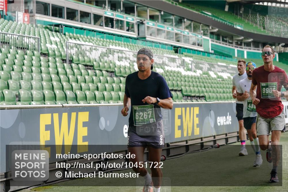 13.09.2026 - 21. swb-Marathon Bremen Michael Burmester http://msf.ph/oto/10451722 13.09.2026 12:50:13 Laufen im Stadion 335, 469, 524, 572, 663, 670, 771, 779, 899, 1510, 1513, 1517, 1605, 1613, 1723, 1748, 1970, 1998, 2052, 2130, 2287, 2288, 2291, 2295, 2347, 2360, 2442, 2444, 2750, 2909, 3043, 3197, 3276, 3330, 3484, 3625, 3647, 3808, 3973, 4023, 4033, 4082, 4247, 4368, 4384, 4473, 4559, 4743, 4852, 4888, 4898, 4990, 5066, 5111, 5155, 5314, 5377, 5383, 5424, 5517, 5532, 5570, 5585, 5594, 5620, 5627, 5636, 5648, 6267, 6471, 6652, 6668, 6692, 6842, 6901, 6906, 7109, 7115, 7121, 7876 meine-sportfotos.de