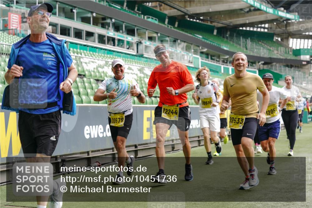 13.09.2026 - 21. swb-Marathon Bremen Michael Burmester http://msf.ph/oto/10451736 13.09.2026 10:31:30 Laufen im Stadion 10141, 10146, 10174, 10193, 10222, 10227, 10246, 10255, 10281, 10284, 10304, 10339, 10359, 10392, 10443, 10448, 10471, 10478, 10479, 10503, 10515, 10517, 10518, 10529, 10540, 10543, 10555, 10577, 10579, 10588, 10589, 10608, 10610, 10626, 10631, 10641, 10646, 10652, 10684, 10685, 10690, 10703, 10704, 10708, 10714, 10725, 10757, 10765, 10780, 10808, 10821, 10822, 10837, 10838, 10862, 10863, 10884, 10886, 10984, 11002, 11038, 11350, 11379 meine-sportfotos.de