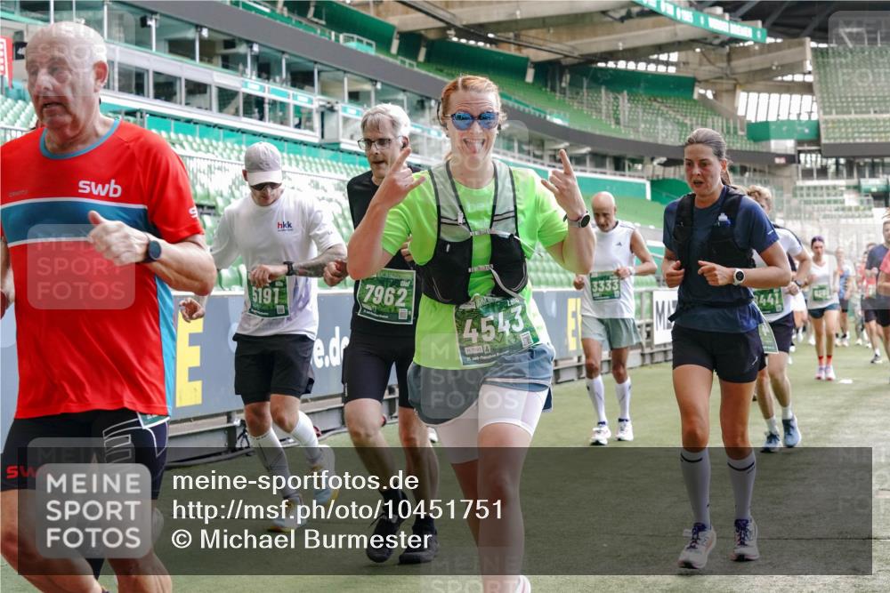 13.09.2026 - 21. swb-Marathon Bremen Michael Burmester http://msf.ph/oto/10451751 13.09.2026 13:09:48 Laufen im Stadion 164, 383, 391, 448, 532, 549, 563, 625, 813, 869, 898, 1025, 1072, 1124, 1150, 1180, 1289, 1398, 1559, 1855, 1867, 1880, 1894, 1899, 2041, 2202, 2208, 2232, 2243, 2268, 2284, 2339, 2342, 2380, 2413, 2429, 2441, 2467, 2471, 2525, 2530, 2553, 2573, 2594, 2654, 2682, 2692, 2714, 2717, 2785, 2819, 2823, 2841, 2897, 2920, 2930, 2931, 2932, 2941, 3032, 3063, 3086, 3089, 3122, 3291, 3316, 3327, 3333, 3370, 3398, 3410, 3437, 3707, 3769, 109 meine-sportfotos.de