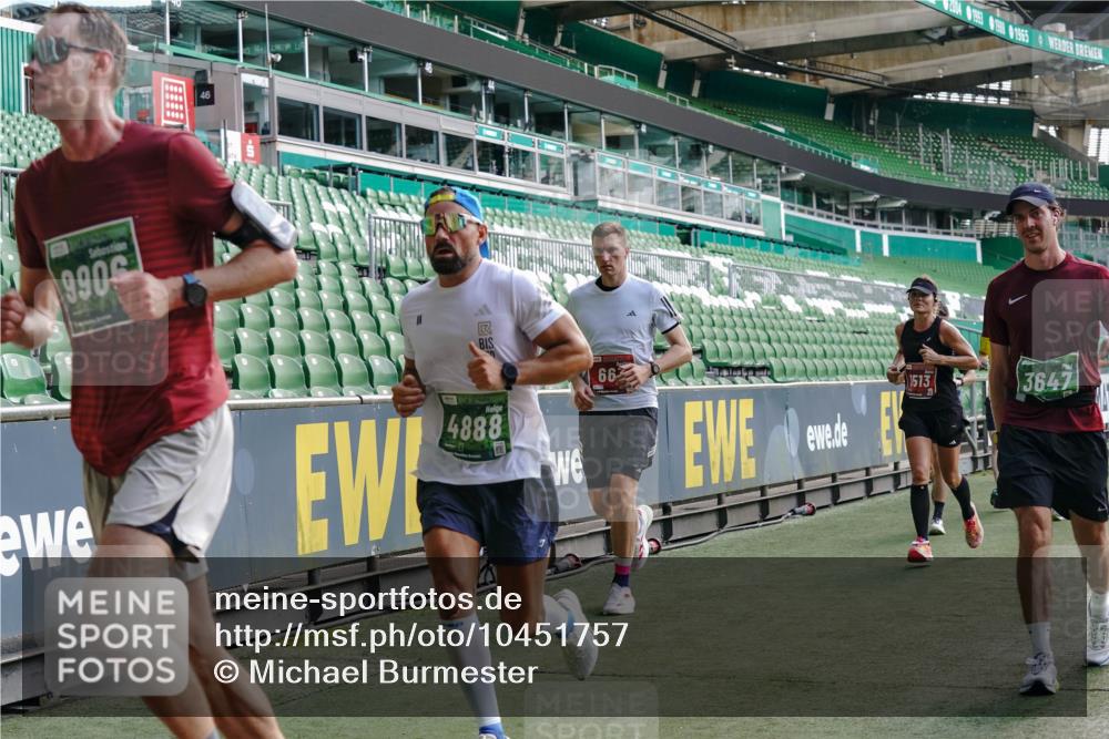 13.09.2026 - 21. swb-Marathon Bremen Michael Burmester http://msf.ph/oto/10451757 13.09.2026 12:50:15 Laufen im Stadion 335, 469, 524, 572, 663, 670, 771, 779, 899, 1510, 1513, 1517, 1605, 1613, 1723, 1748, 1970, 1998, 2052, 2130, 2287, 2288, 2291, 2295, 2347, 2360, 2442, 2444, 2750, 2909, 3043, 3197, 3276, 3330, 3484, 3625, 3647, 3808, 3973, 4023, 4033, 4082, 4247, 4368, 4384, 4473, 4559, 4743, 4852, 4888, 4898, 4990, 5066, 5111, 5155, 5314, 5377, 5383, 5424, 5517, 5532, 5570, 5585, 5594, 5620, 5627, 5636, 5648, 6267, 6471, 6652, 6668, 6692, 6842, 6901, 6906, 7109, 7115, 7121, 7876 meine-sportfotos.de