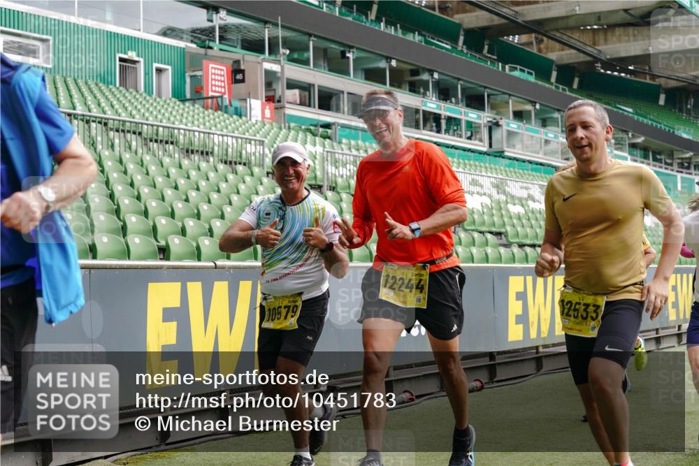13.09.2026 - 21. swb-Marathon Bremen Michael Burmester http://msf.ph/oto/10451783 13.09.2026 10:31:31 Laufen im Stadion 10141, 10146, 10174, 10193, 10222, 10227, 10246, 10255, 10281, 10284, 10304, 10339, 10359, 10443, 10448, 10471, 10478, 10479, 10503, 10515, 10517, 10518, 10529, 10540, 10543, 10555, 10577, 10579, 10588, 10589, 10608, 10610, 10626, 10631, 10641, 10646, 10652, 10684, 10685, 10690, 10703, 10704, 10708, 10714, 10725, 10757, 10765, 10780, 10808, 10821, 10822, 10837, 10838, 10862, 10863, 10884, 10886, 10984, 11002, 11038, 11350, 11379 meine-sportfotos.de